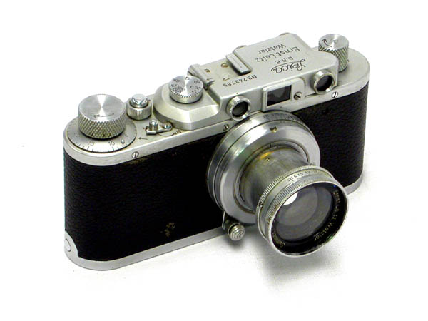 1938 Leica II D type 2 in chrome This later version has the later rounded
